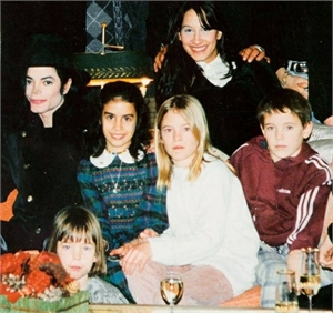 Laura mit ihrem Kindheitsfreund Michael Jackson